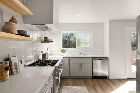 Kitchen - 2010 Estero St, Oceanside, CA 92054 photo 2 of 3