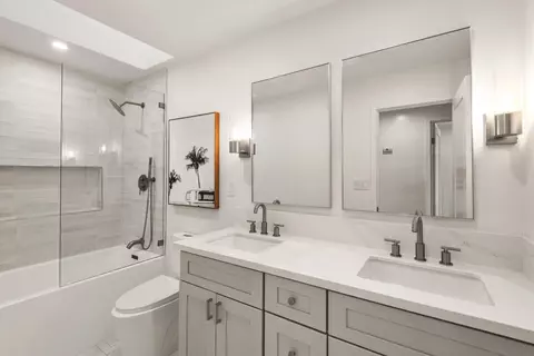 Bath - 2010 Estero St, Oceanside, CA 92054 photo 3 of 3
