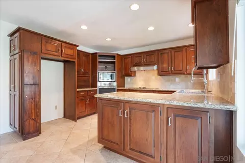 Kitchen - 2022 Shadow Grove Way, Encinitas, CA 92024 photo 2 of 3
