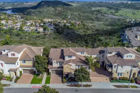 4040 Peninsula Dr, Carlsbad, CA 92010