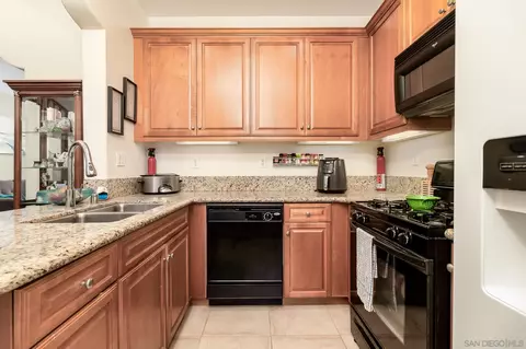 Kitchen - 4040 Peninsula Dr, Carlsbad, CA 92010 photo 3 of 3
