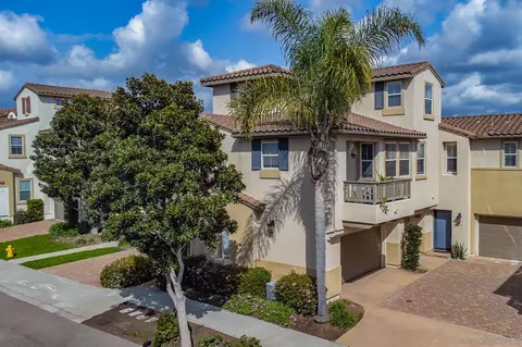 Exterior - 4040 Peninsula Dr, Carlsbad, CA 92010 photo 4 of 7