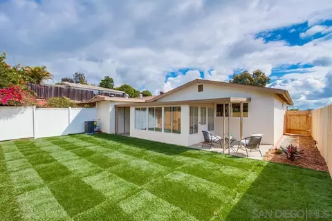 3373 Buena Hills Dr, Oceanside, CA 92056 photo 2