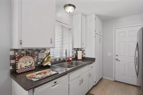Kitchen - 2121 E Grand Ave #R70, Escondido, CA 92027 photo 3 of 4