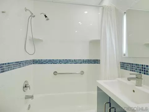 Bath - 4909 Icaria Way, Oceanside, CA 92056 photo 4 of 4