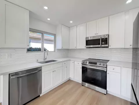Kitchen - 1035 Turnstone Way, Oceanside, CA 92057 photo 2 of 2