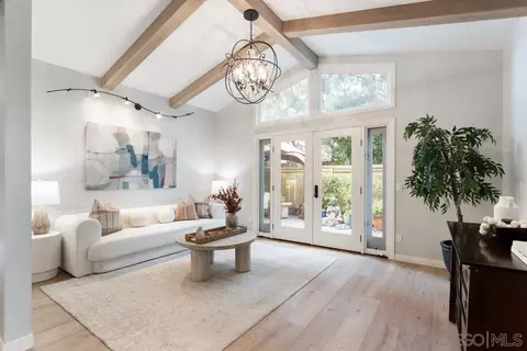 1720 N Willowspring Dr, Encinitas, CA 92024