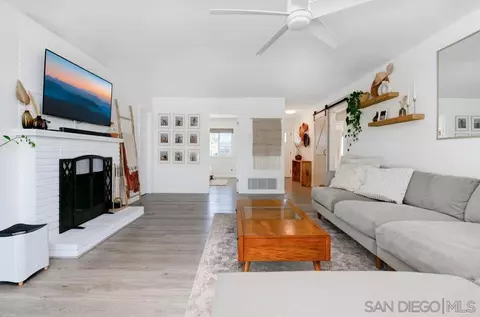 Living - 1514 Valencia St, Oceanside, CA 92054 photo 3 of 5