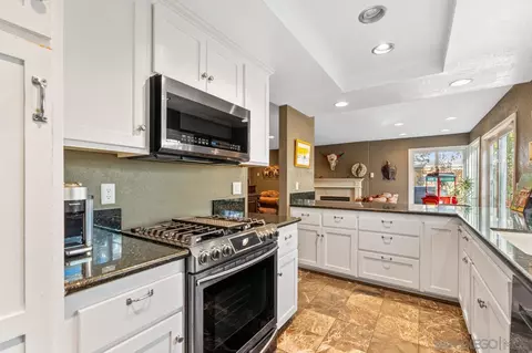 Kitchen - 1815 Hawk View Dr, Encinitas, CA 92024 photo 4 of 4