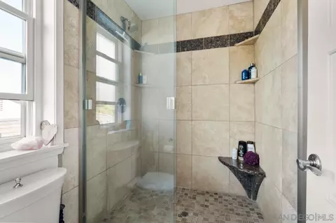 Bath - 1815 Hawk View Dr, Encinitas, CA 92024 photo 1 of 3