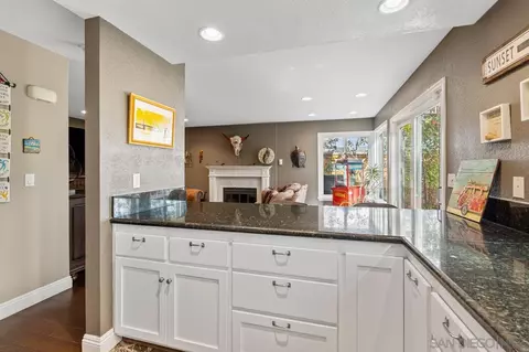 Kitchen - 1815 Hawk View Dr, Encinitas, CA 92024 photo 3 of 4