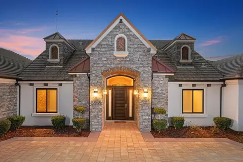 8330 Artesian Rd, San Diego, CA 92127