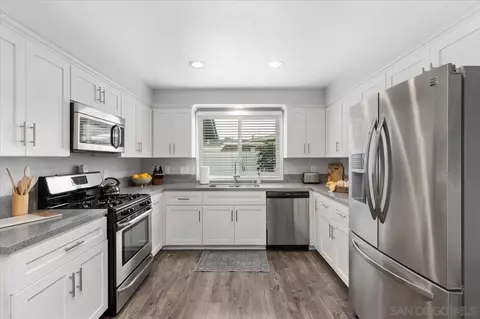 Kitchen - 14050 Halper Rd, Poway, CA 92064 photo 2 of 3