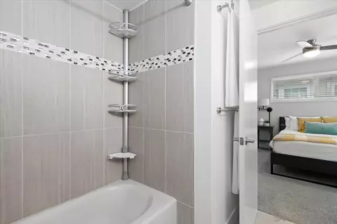 Bath - 14050 Halper Rd, Poway, CA 92064 photo 3 of 4