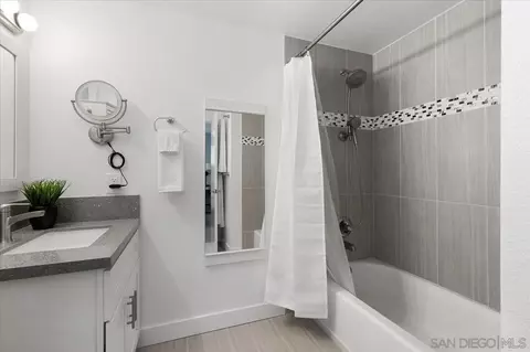 Bath - 14050 Halper Rd, Poway, CA 92064 photo 1 of 4
