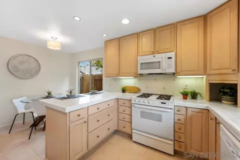 Kitchen - 1441 Peachwood Dr, Encinitas, CA 92024 photo 3 of 5