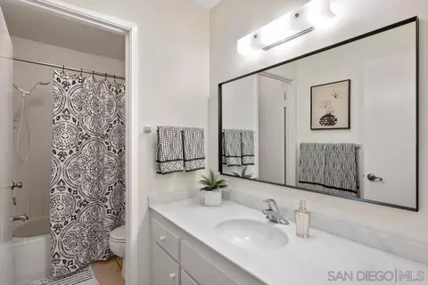 Bath - 1441 Peachwood Dr, Encinitas, CA 92024 photo 4 of 4