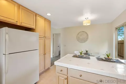 Kitchen - 1441 Peachwood Dr, Encinitas, CA 92024 photo 4 of 5