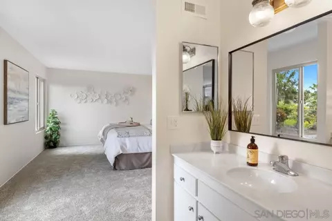 Bath - 1441 Peachwood Dr, Encinitas, CA 92024 photo 3 of 4