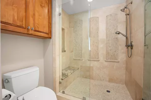 Bath - 8010 Eastridge Dr, La Mesa, CA 91941 photo 4 of 6