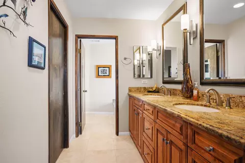 Bath - 8010 Eastridge Dr, La Mesa, CA 91941 photo 3 of 6