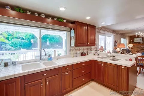 Kitchen - 1517 Bathurst Pl, El Cajon, CA 92020 photo 3 of 3