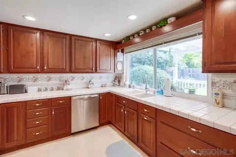 Kitchen - 1517 Bathurst Pl, El Cajon, CA 92020 photo 1 of 3