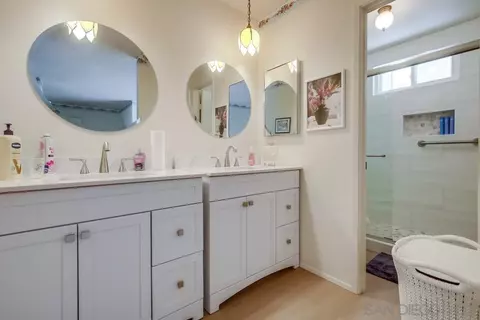 Bath - 1517 Bathurst Pl, El Cajon, CA 92020 photo 3 of 4