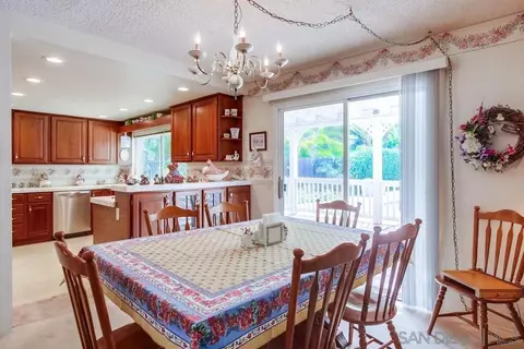 Dining - 1517 Bathurst Pl, El Cajon, CA 92020 photo 2 of 3