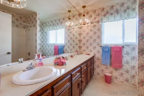 Bath - 1517 Bathurst Pl, El Cajon, CA 92020 photo 1 of 4