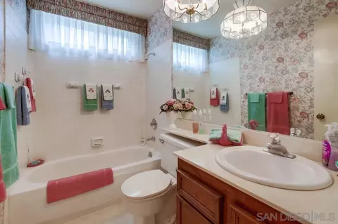 Bath - 1517 Bathurst Pl, El Cajon, CA 92020 photo 4 of 4