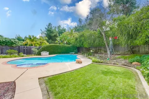 Exterior - 1517 Bathurst Pl, El Cajon, CA 92020 photo 8 of 12