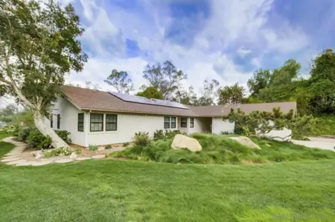 Exterior - 12443 Lemon Crest Dr, Lakeside, CA 92040 photo 3 of 17
