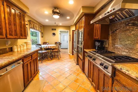 Kitchen - 12443 Lemon Crest Dr, Lakeside, CA 92040 photo 2 of 2