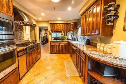 Kitchen - 12443 Lemon Crest Dr, Lakeside, CA 92040 photo 1 of 2