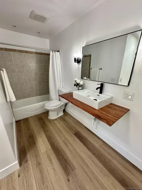 Bath - 343 Riverview Way, Oceanside, CA 92057 photo 2 of 2