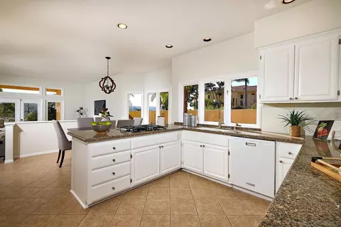 Kitchen - 2905 Sondra Ct, Carlsbad, CA 92009 photo 2 of 4
