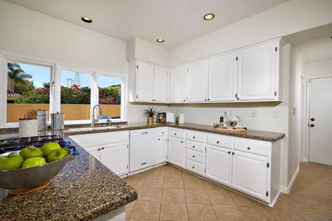 Kitchen - 2905 Sondra Ct, Carlsbad, CA 92009 photo 3 of 4