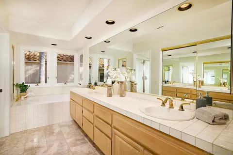 Bath - 2905 Sondra Ct, Carlsbad, CA 92009 photo 2 of 4