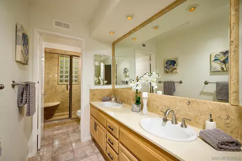 Bath - 2905 Sondra Ct, Carlsbad, CA 92009 photo 4 of 4