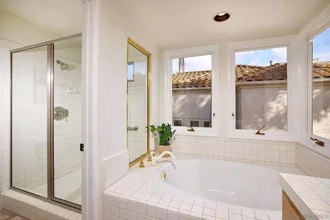 Bath - 2905 Sondra Ct, Carlsbad, CA 92009 photo 3 of 4