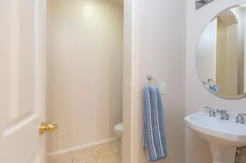 Bath - 16579 Weeping Willow Dr, Riverside, CA 92503 photo 2 of 5