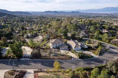 View/Area - 16579 Weeping Willow Dr, Riverside, CA 92503 photo 10 of 16