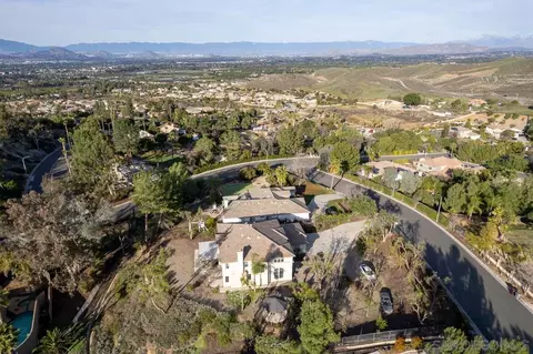 View/Area - 16579 Weeping Willow Dr, Riverside, CA 92503 photo 6 of 16