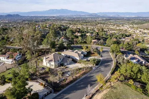 View/Area - 16579 Weeping Willow Dr, Riverside, CA 92503 photo 8 of 16