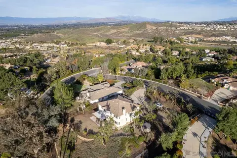 View/Area - 16579 Weeping Willow Dr, Riverside, CA 92503 photo 4 of 16