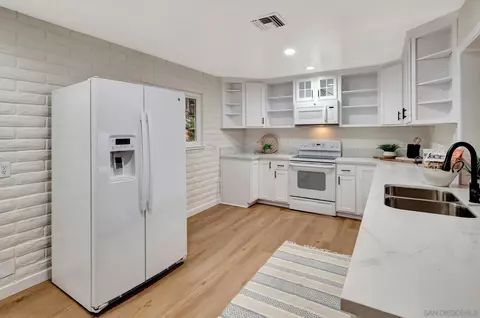 Kitchen - 11519 Alpine Ln, Lakeside, CA 92040 photo 2 of 5