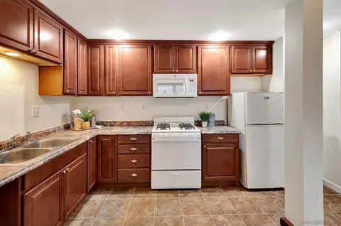 Kitchen - 11519 Alpine Ln, Lakeside, CA 92040 photo 4 of 5