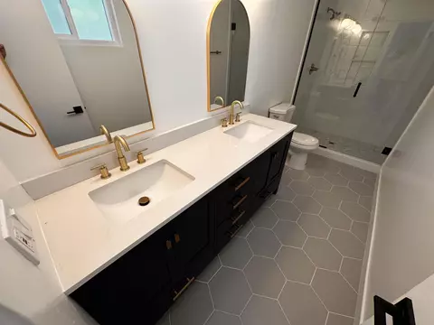 Bath - 12733 Mcferon Rd, Poway, CA 92064 photo 6 of 8