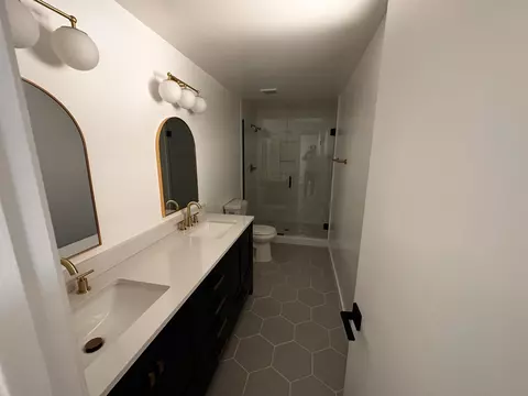 Bath - 12733 Mcferon Rd, Poway, CA 92064 photo 4 of 8